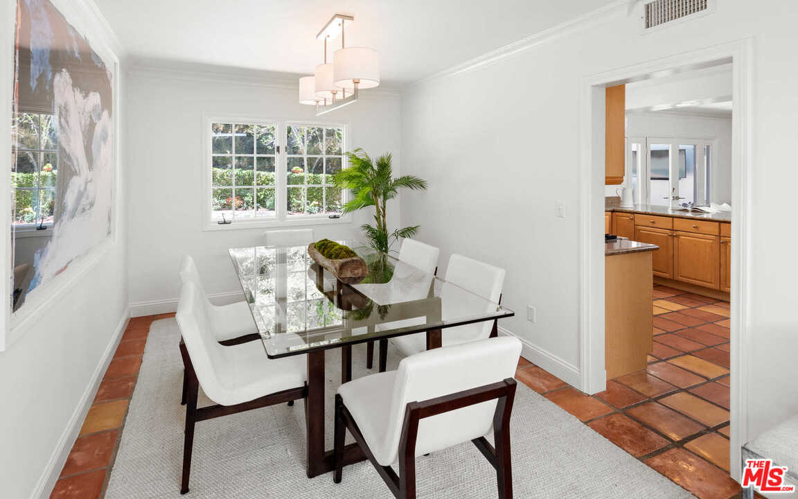 3944 Mandeville Canyon Road Los Angeles, CA 90049 - Photo 12 of 39