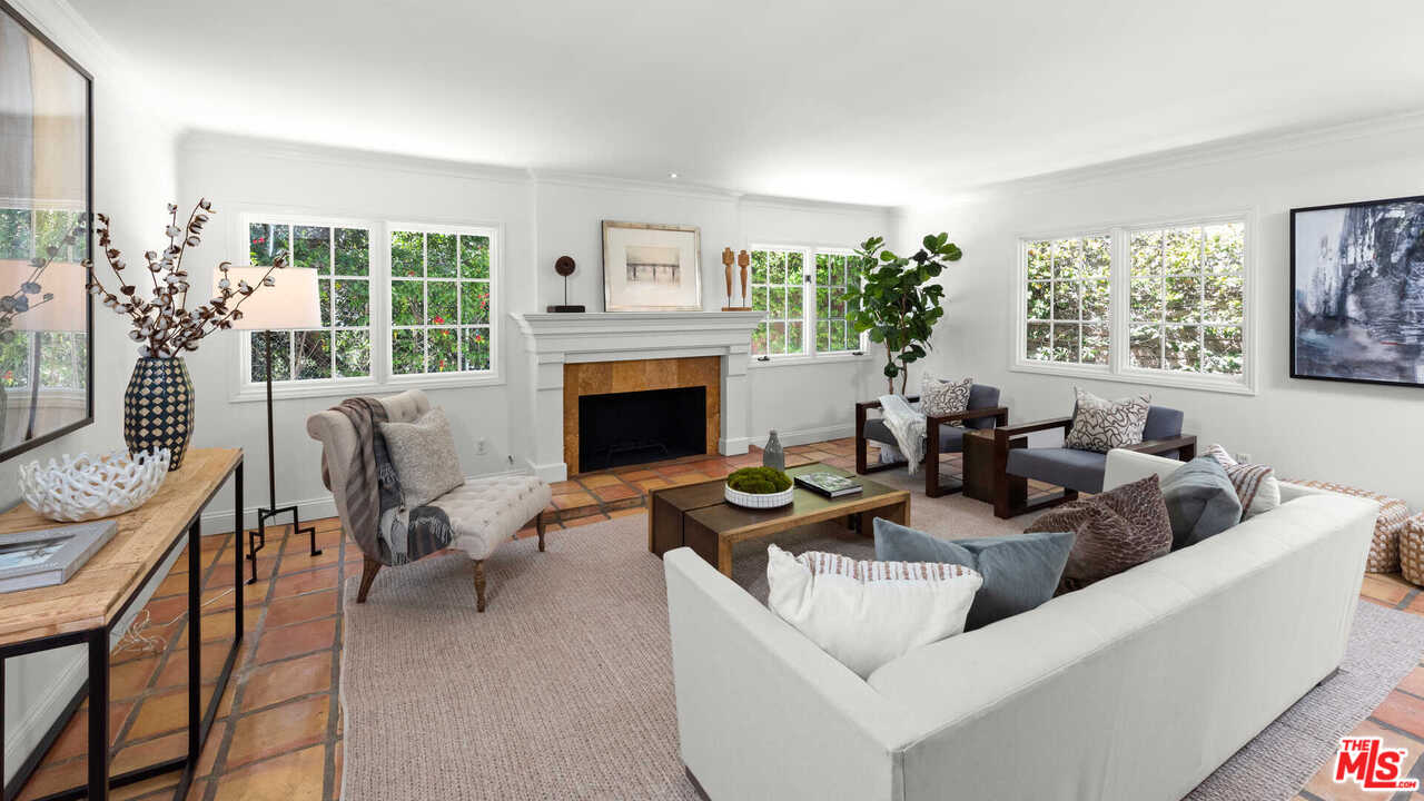 3944 Mandeville Canyon Road Los Angeles, CA 90049 - Photo 16 of 39