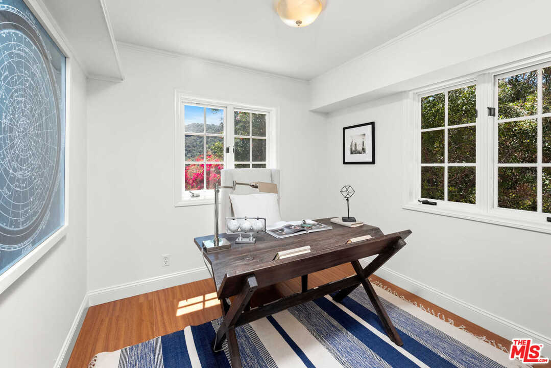 3944 Mandeville Canyon Road Los Angeles, CA 90049 - Photo 18 of 39