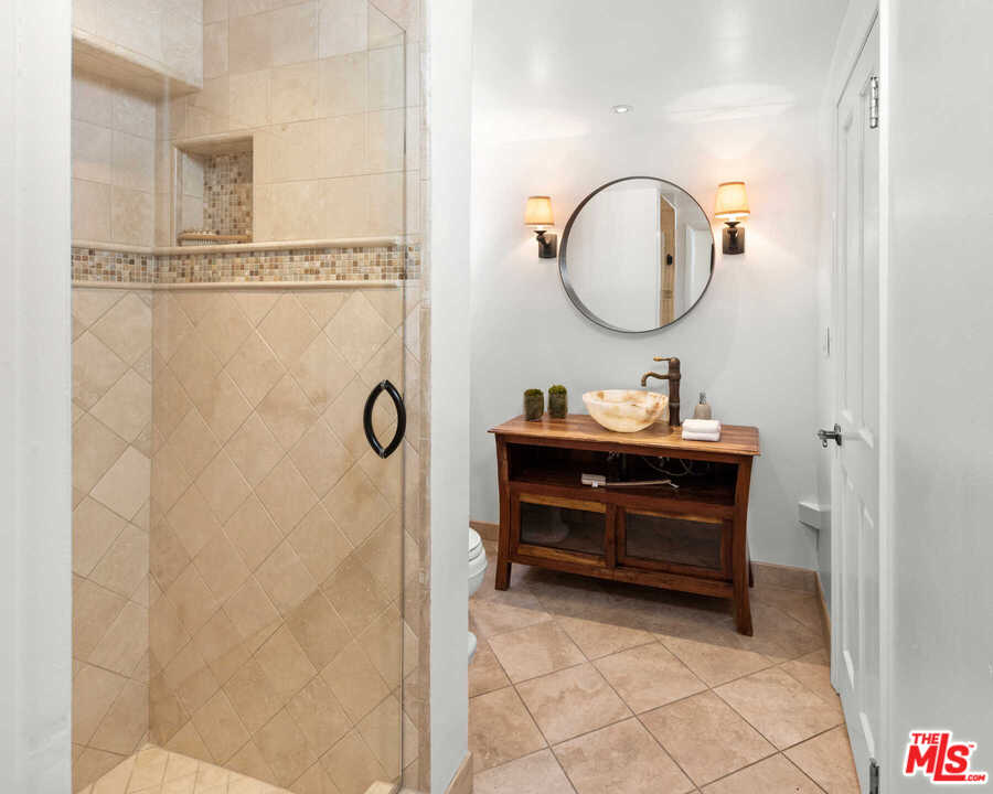 3944 Mandeville Canyon Road Los Angeles, CA 90049 - Photo 19 of 39