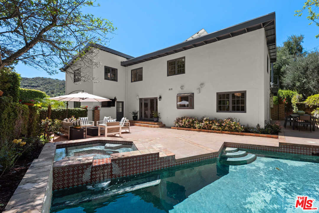 3944 Mandeville Canyon Road Los Angeles, CA 90049 - Photo 20 of 39