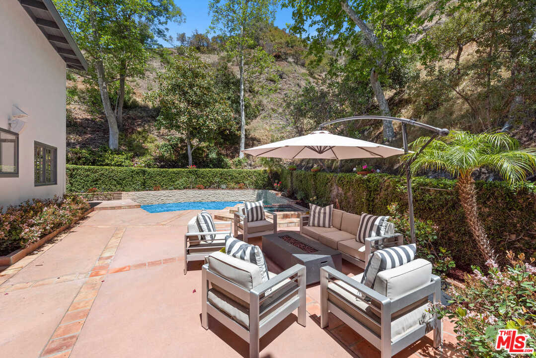 3944 Mandeville Canyon Road Los Angeles, CA 90049 - Photo 21 of 39