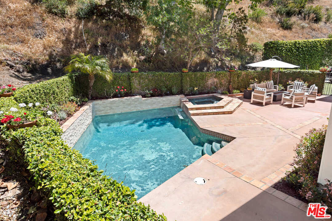 3944 Mandeville Canyon Road Los Angeles, CA 90049 - Photo 22 of 39