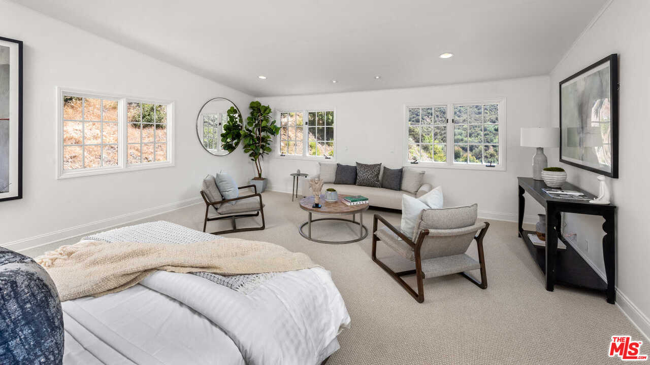 3944 Mandeville Canyon Road Los Angeles, CA 90049 - Photo 25 of 39