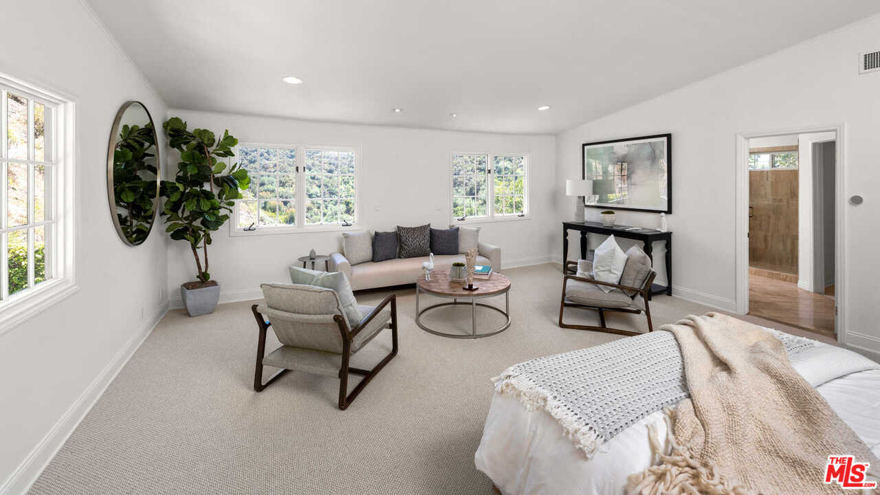 3944 Mandeville Canyon Road Los Angeles, CA 90049 - Photo 27 of 39