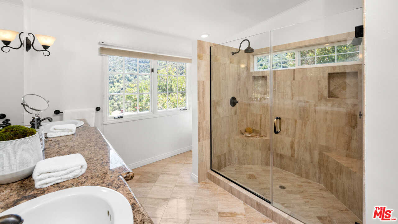 3944 Mandeville Canyon Road Los Angeles, CA 90049 - Photo 29 of 39