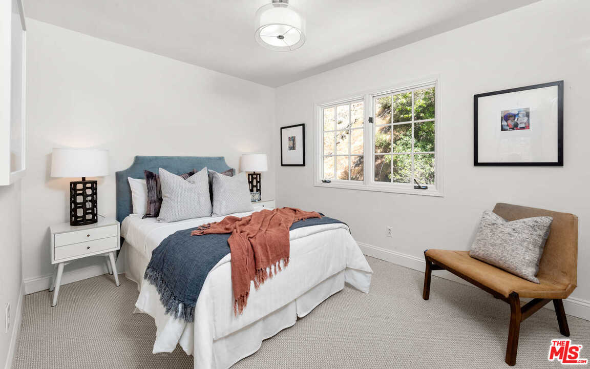 3944 Mandeville Canyon Road Los Angeles, CA 90049 - Photo 36 of 39