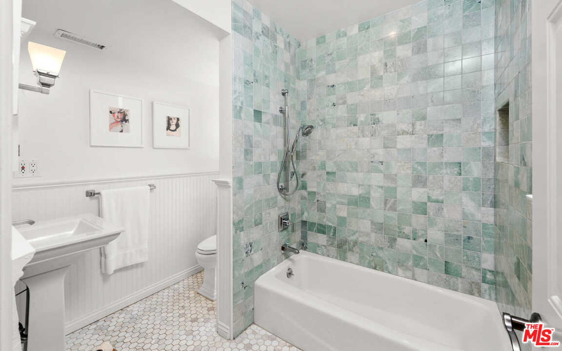 3944 Mandeville Canyon Road Los Angeles, CA 90049 - Photo 37 of 39