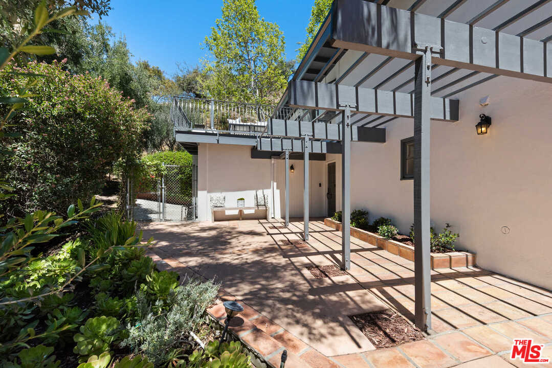 3944 Mandeville Canyon Road Los Angeles, CA 90049 - Photo 39 of 39