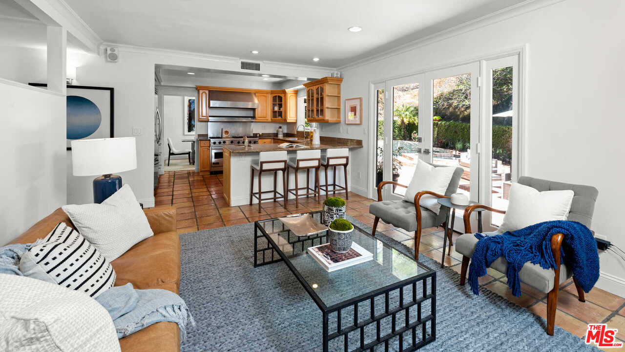 3944 Mandeville Canyon Road Los Angeles, CA 90049 - Photo 6 of 39