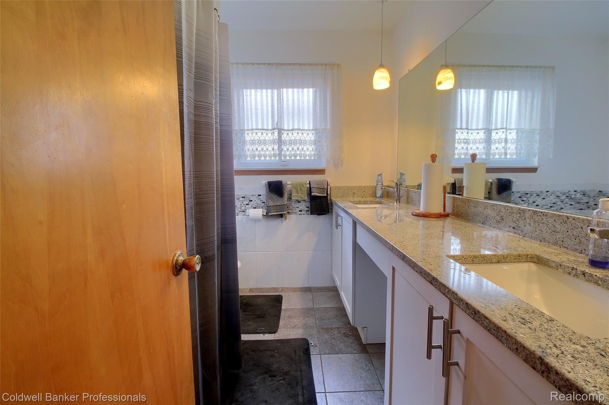 14115 Martin Road Warren, MI 48088 - Photo 18 of 28 18-Bathroom.jpg