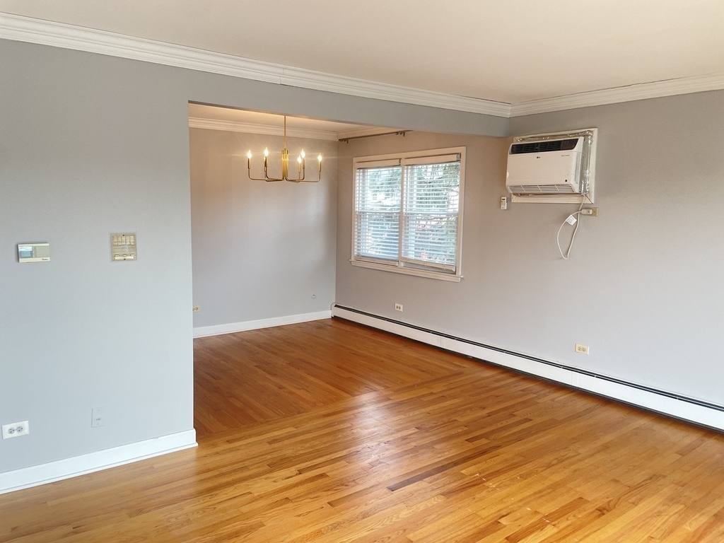 11255 South Roberts Road, Unit 2S Palos Hills, IL 60465 - Photo 4 of 10