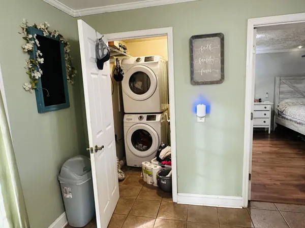a view of a bedroom with washer and dryer