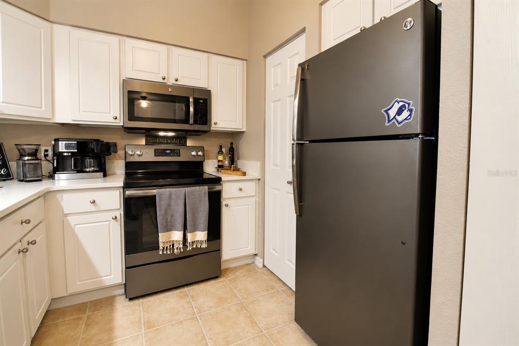 9124 Southwest 51st Road, Unit B 303 Gainesville, FL 32608 - Photo 5 of 26 Gallery Image 5