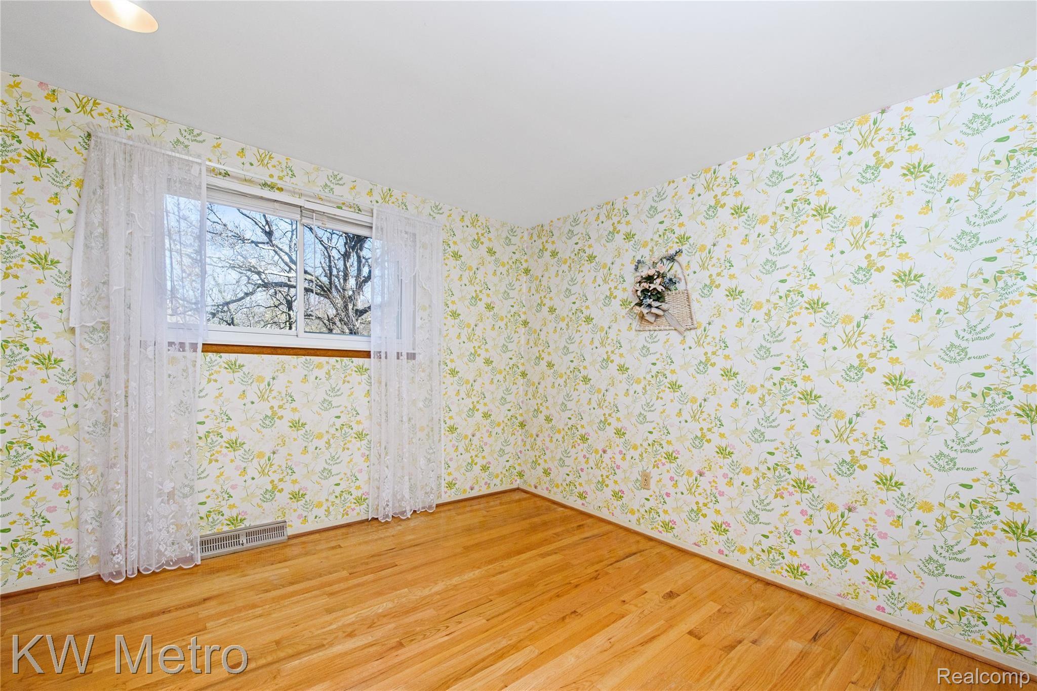 5000 Commerce Road West Bloomfield, MI 48324 - Photo 13 of 20 DSC_4564.jpg
