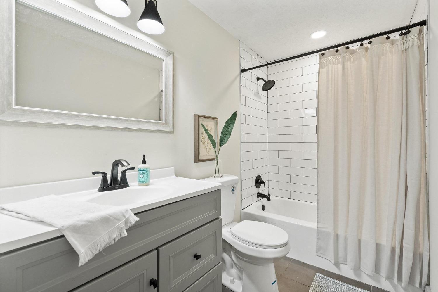 2724 Springdale Road Cincinnati, OH 45251 - Photo 15 of 31 Gallery Image 15