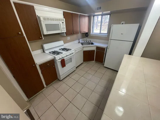 $1,380 | 11402 Cherry Hill Road, Unit 104, Beltsville, MD 20705