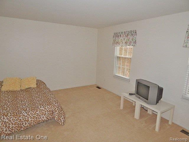 2263 North Fairview Lane Rochester, MI 48306 - Photo 13 of 21 bedroom2.jpg