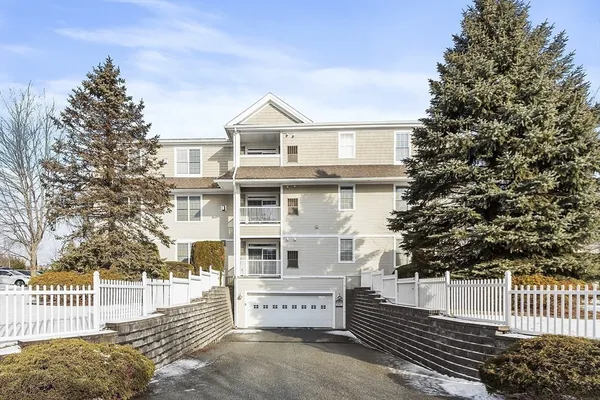 $470,000 | 1312 Emerald Court, Unit 1312, Tewksbury, MA 01876