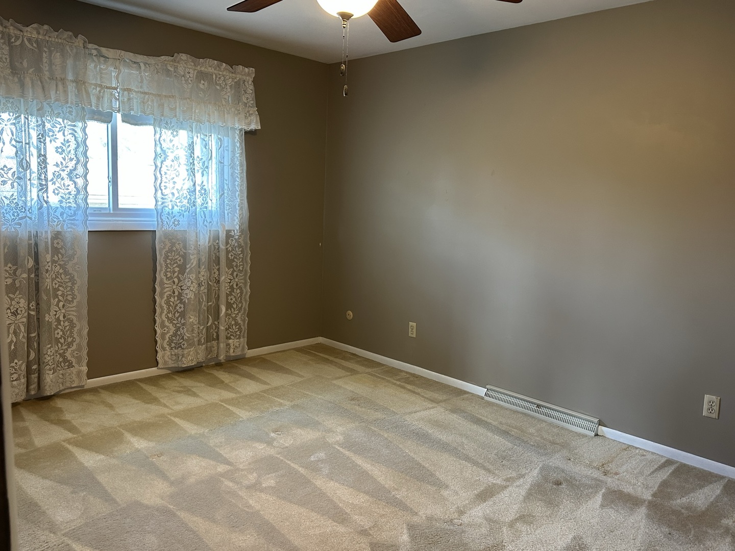320 Stonegate Road New Lenox, IL 60451 - Photo 17 of 31 a view of an empty room and window