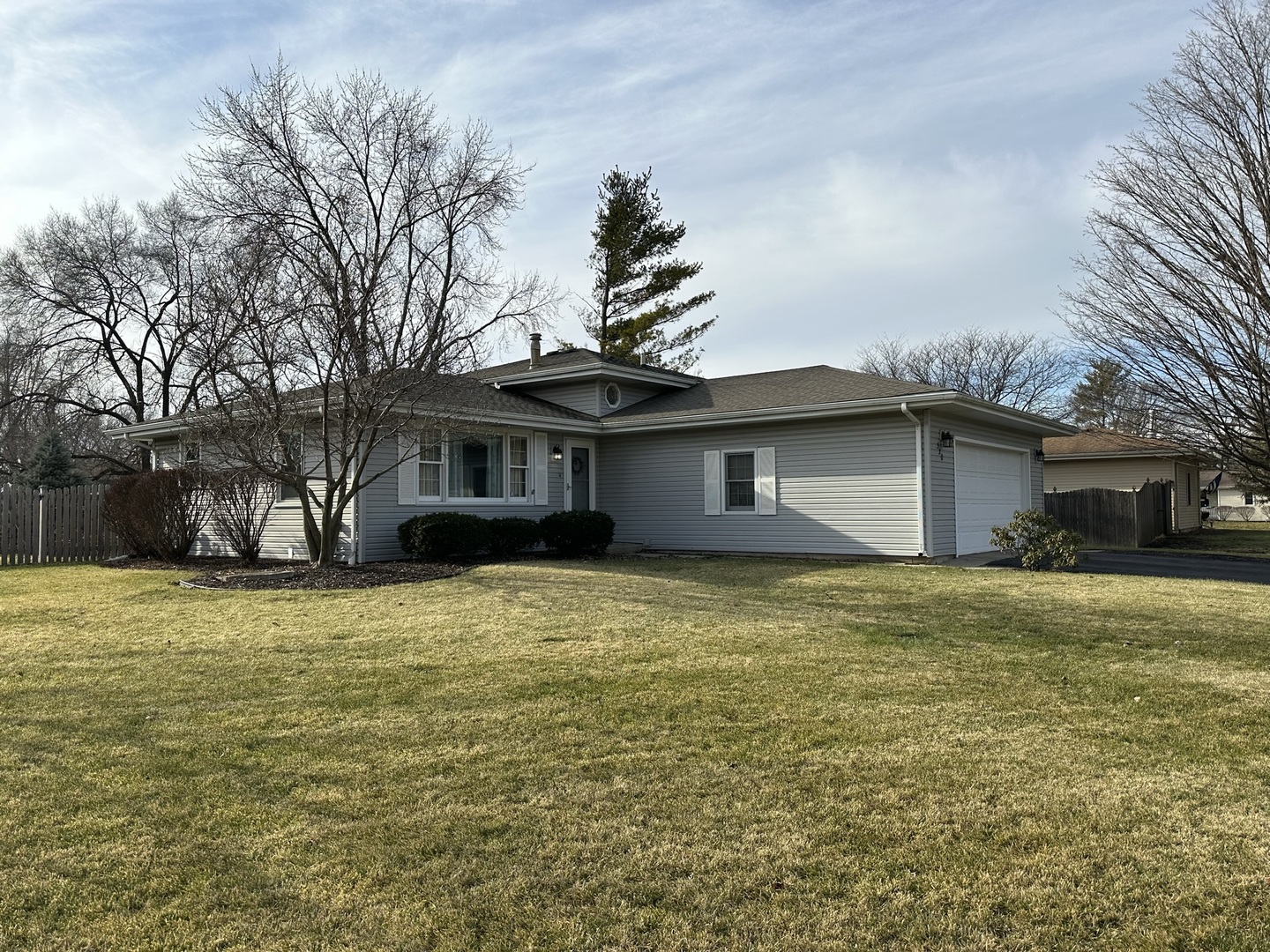 320 Stonegate Road New Lenox, IL 60451 - Photo 2 of 31 a front view of a house with a garden
