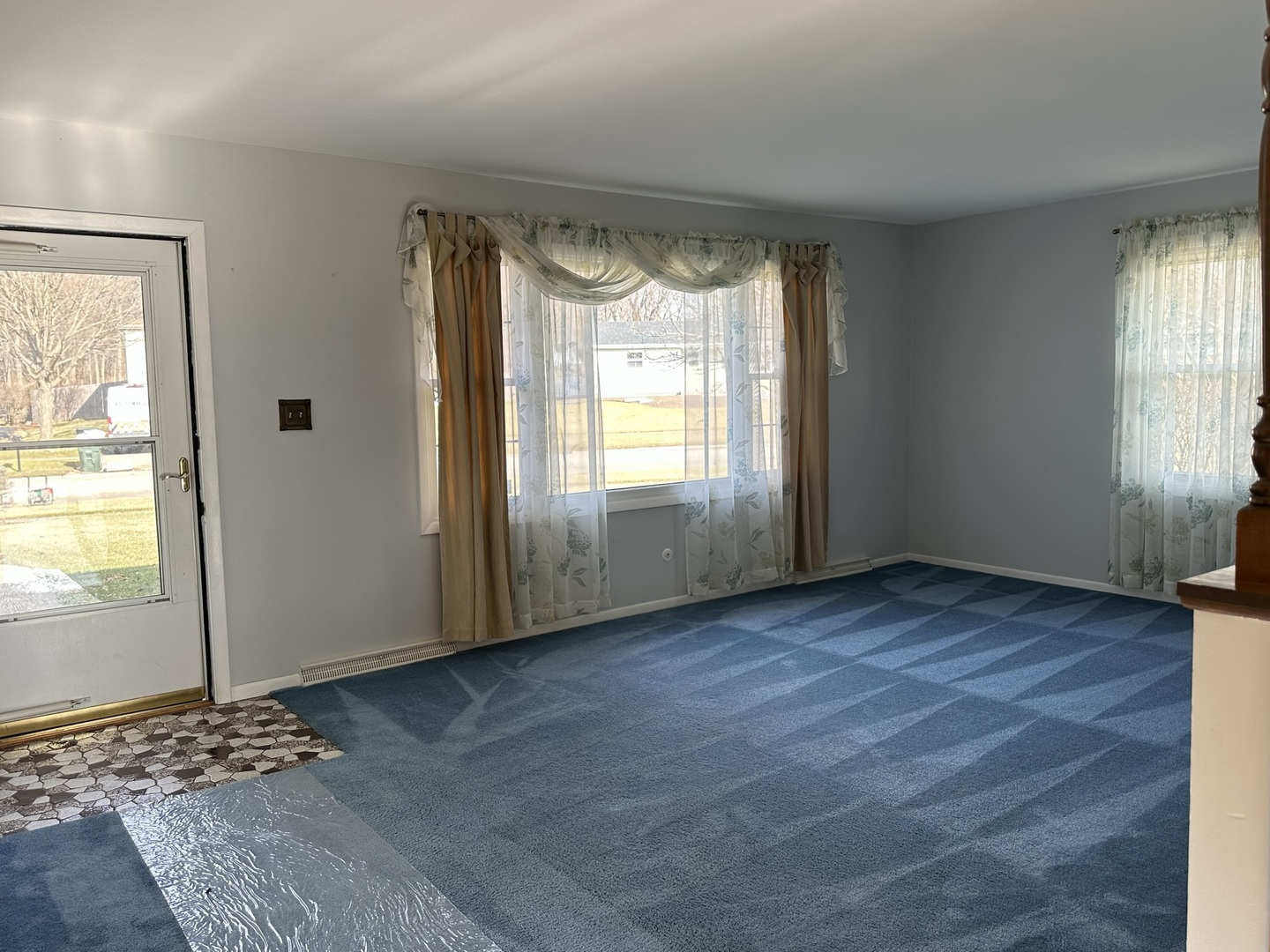 320 Stonegate Road New Lenox, IL 60451 - Photo 3 of 31 a view of an empty room and window