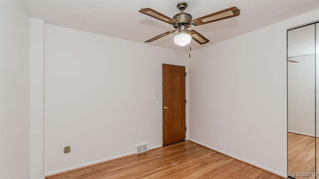1295 Columbia Road Berkley, MI 48072 - Photo 18 of 53