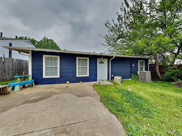 $1,895 | 2911 Ryan Avenue, Unit FRONT, Fort Worth, TX 76110