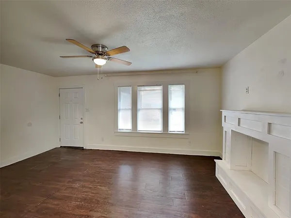 $1,895 | 2911 Ryan Avenue, Unit FRONT, Fort Worth, TX 76110