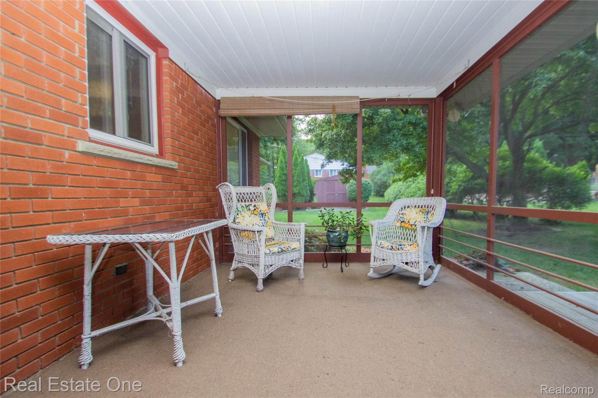 1430 Gracedale Drive Rochester, MI 48309 - Photo 7 of 31 exterior-kathleen-house-15.jpg