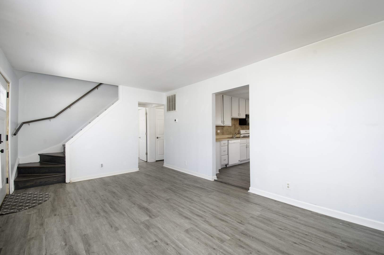 14526 Ridgeway Avenue Midlothian, IL 60445 - Photo 2 of 17 a view of a livingroom with wooden floor