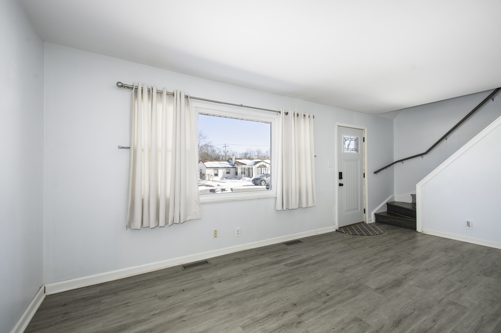 14526 Ridgeway Avenue Midlothian, IL 60445 - Photo 4 of 17 an empty room with wooden floor and windows