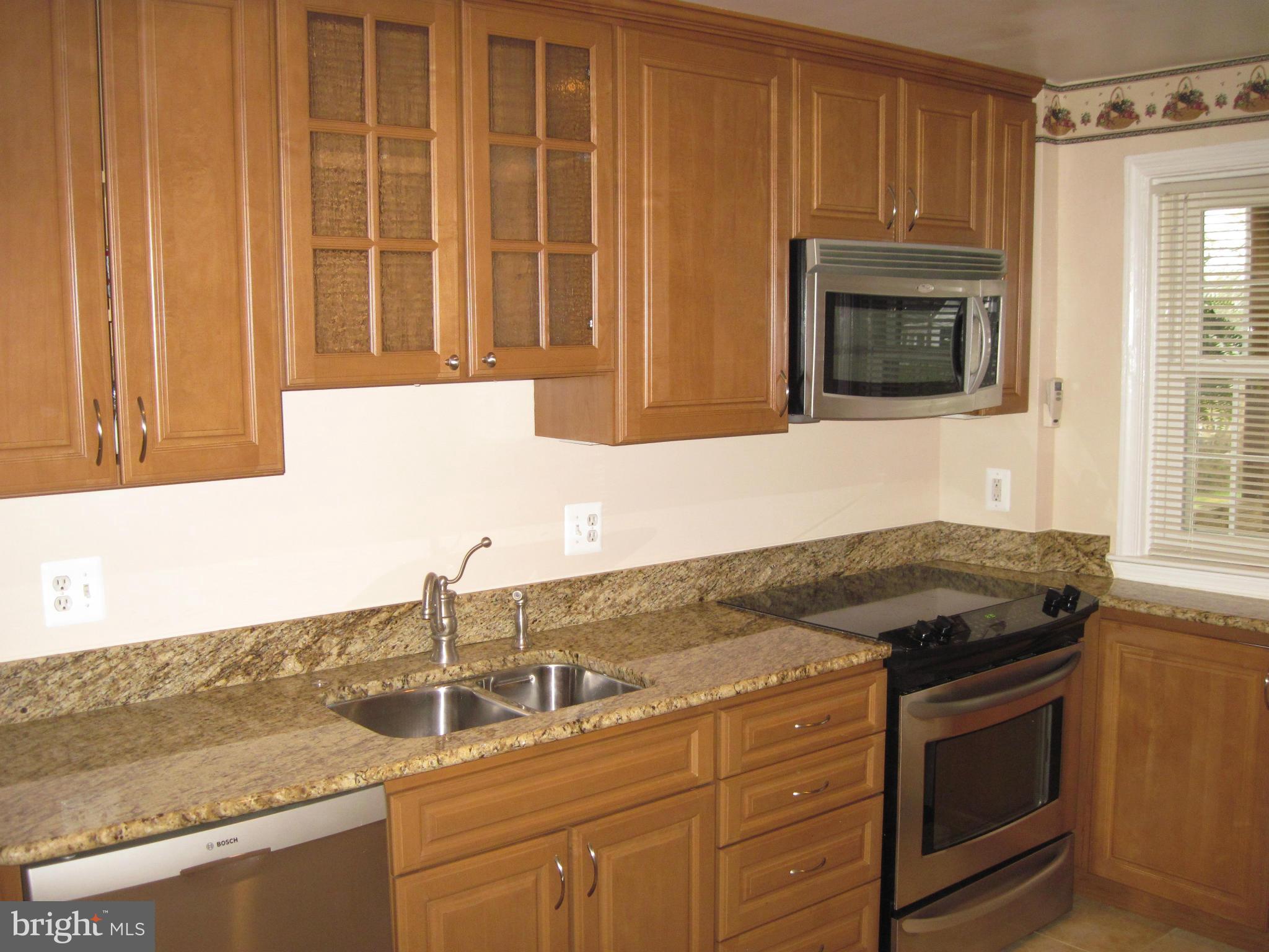 6163 Regent Park Road Baltimore, MD 21228 - Photo 7 of 23 Kitchen