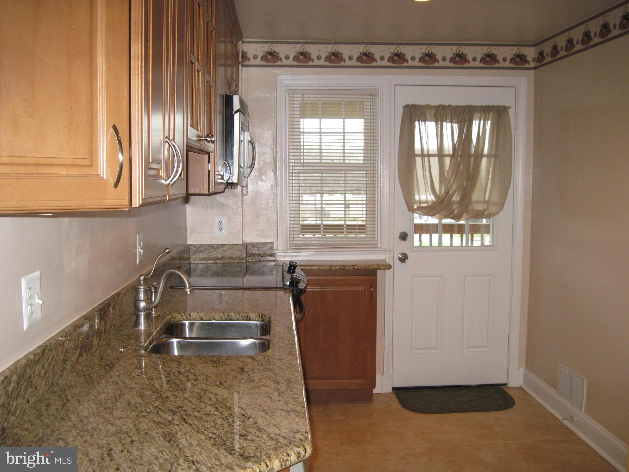 6163 Regent Park Road Baltimore, MD 21228 - Photo 8 of 23 Kitchen