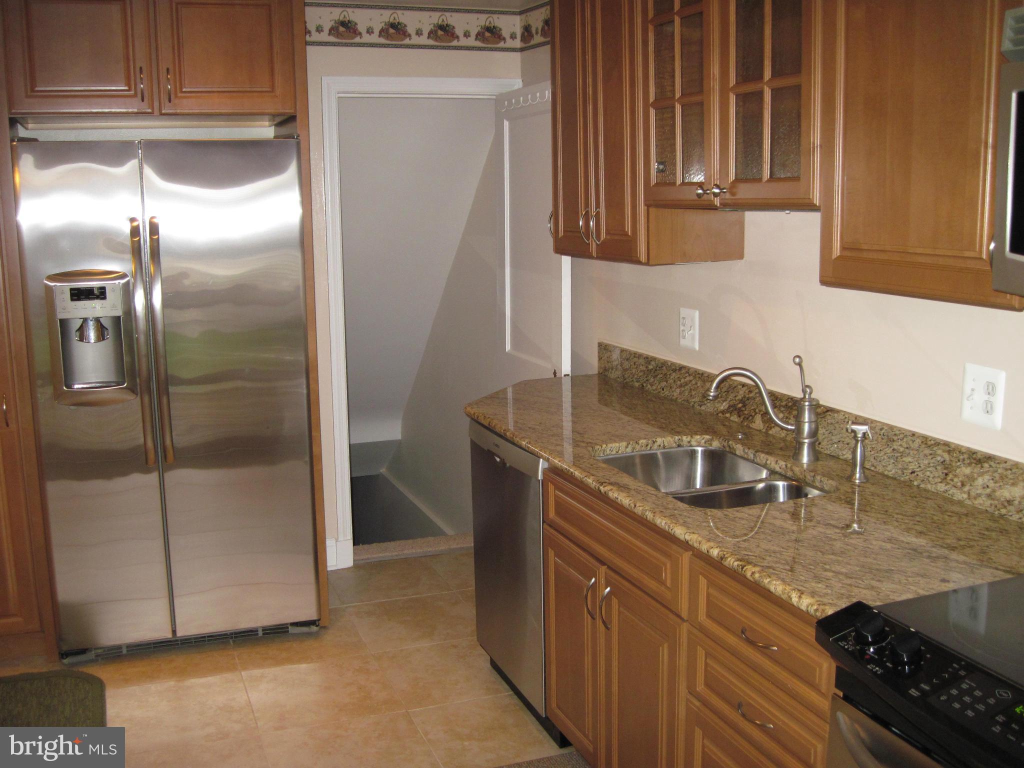 6163 Regent Park Road Baltimore, MD 21228 - Photo 9 of 23 Kitchen