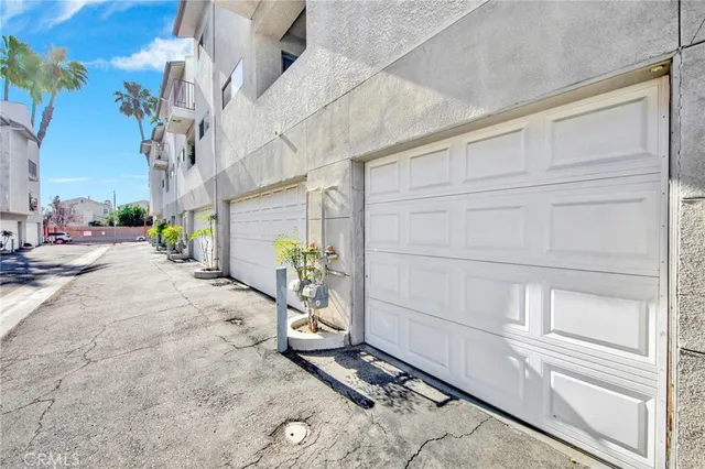 a view of a back yard of the house