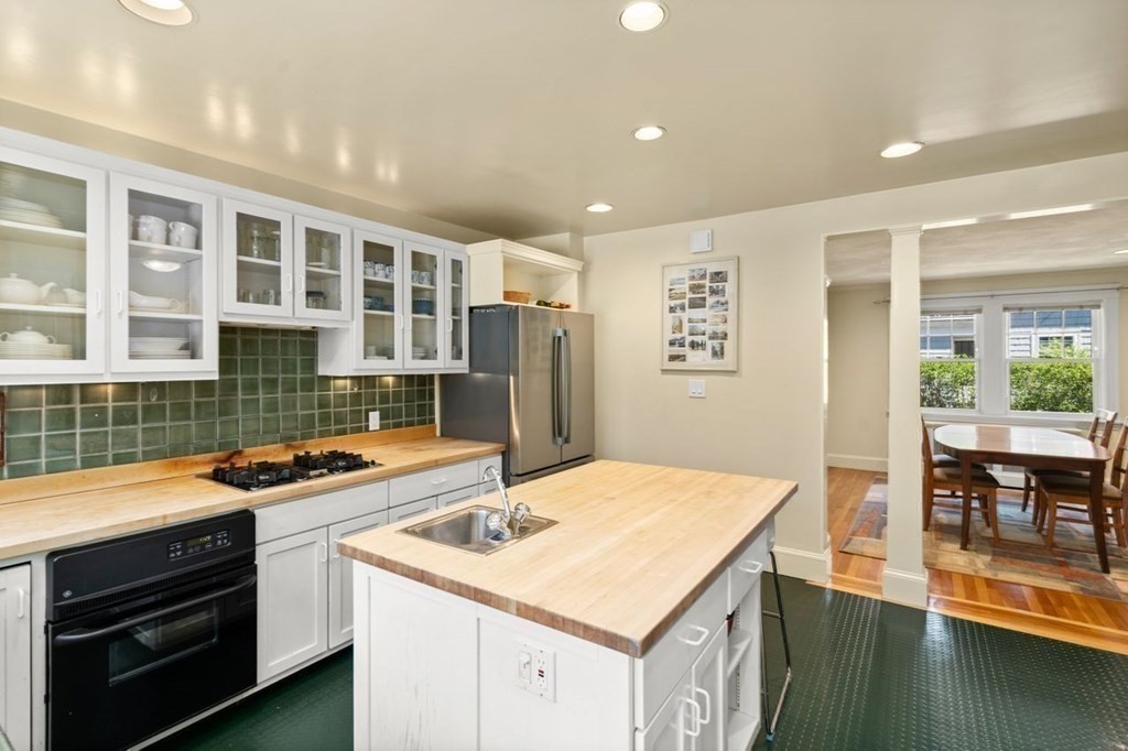 18 Stoneleigh Road, Unit 18 Newton, MA 02465 - Photo 19 of 26 a kitchen that has a sink and a stove in it