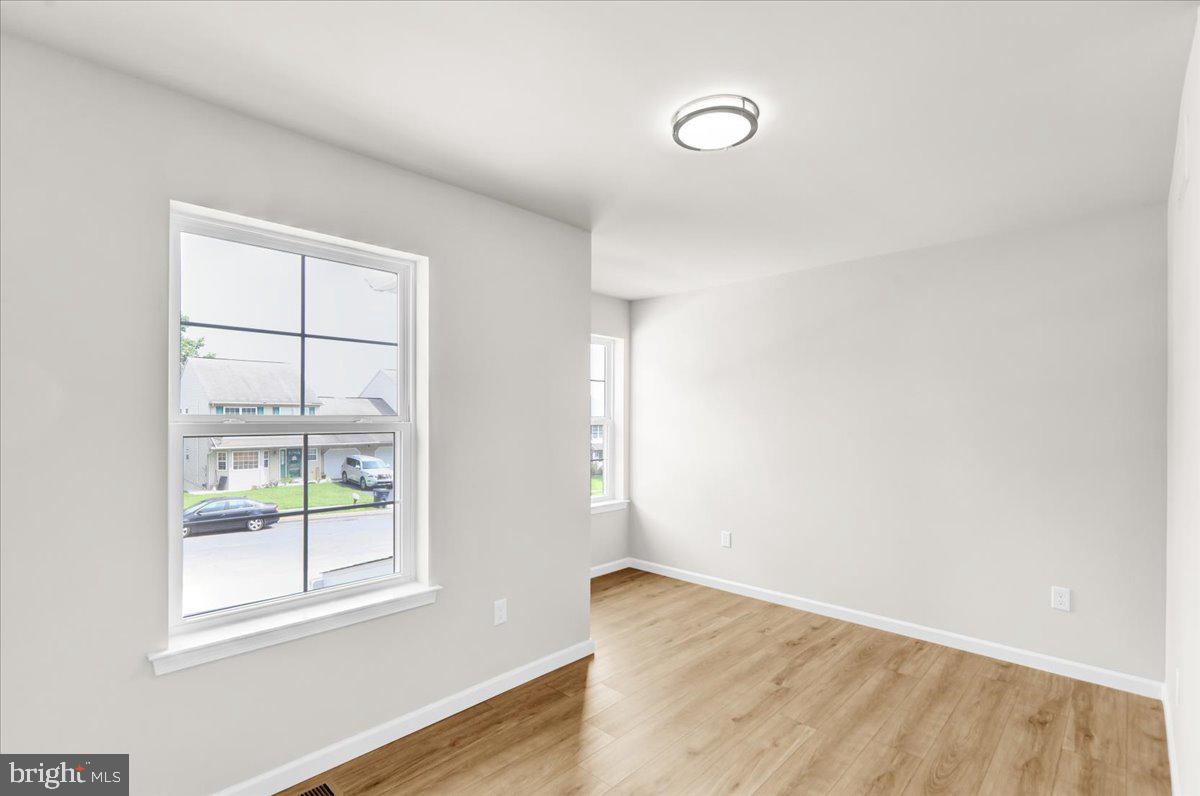 2450 Jefferson Avenue Reading, PA 19609 - Photo 25 of 33 an empty room with wooden floor and windows