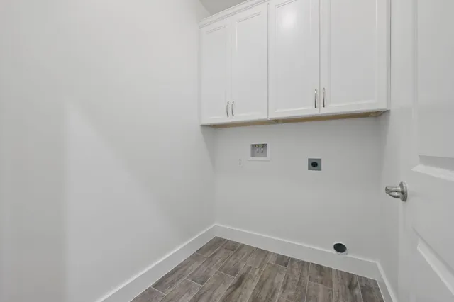 a view of backyard with a small cabin