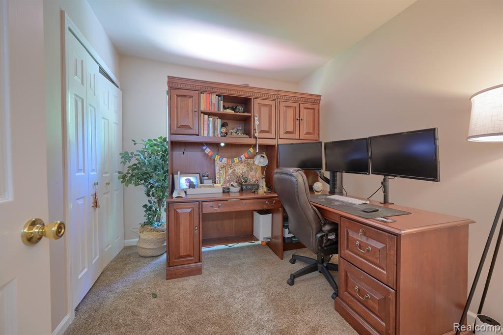 1370 Crescent Lane Rochester Hills, MI 48306 - Photo 15 of 25