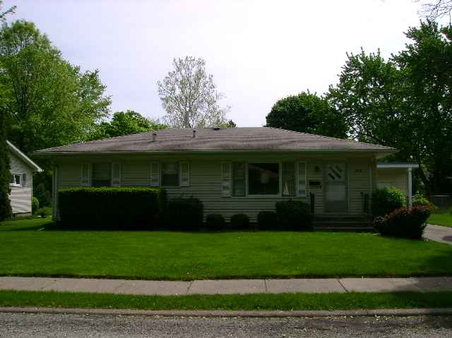 1908 45th Street Moline, IL 61265 - Photo 1 of 6 Gallery Image 1