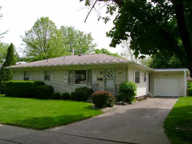 1908 45th Street Moline, IL 61265 - Photo 2 of 6 Gallery Image 2