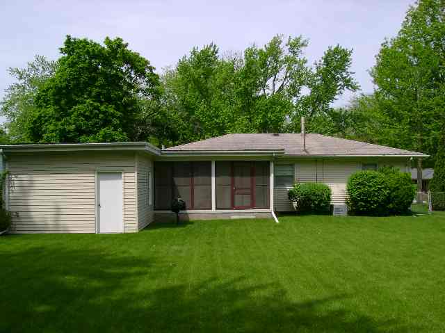 1908 45th Street Moline, IL 61265 - Photo 3 of 6 Gallery Image 3