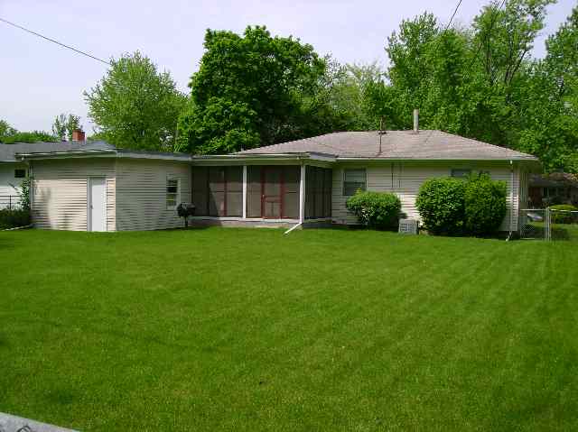 1908 45th Street Moline, IL 61265 - Photo 4 of 6 Gallery Image 4