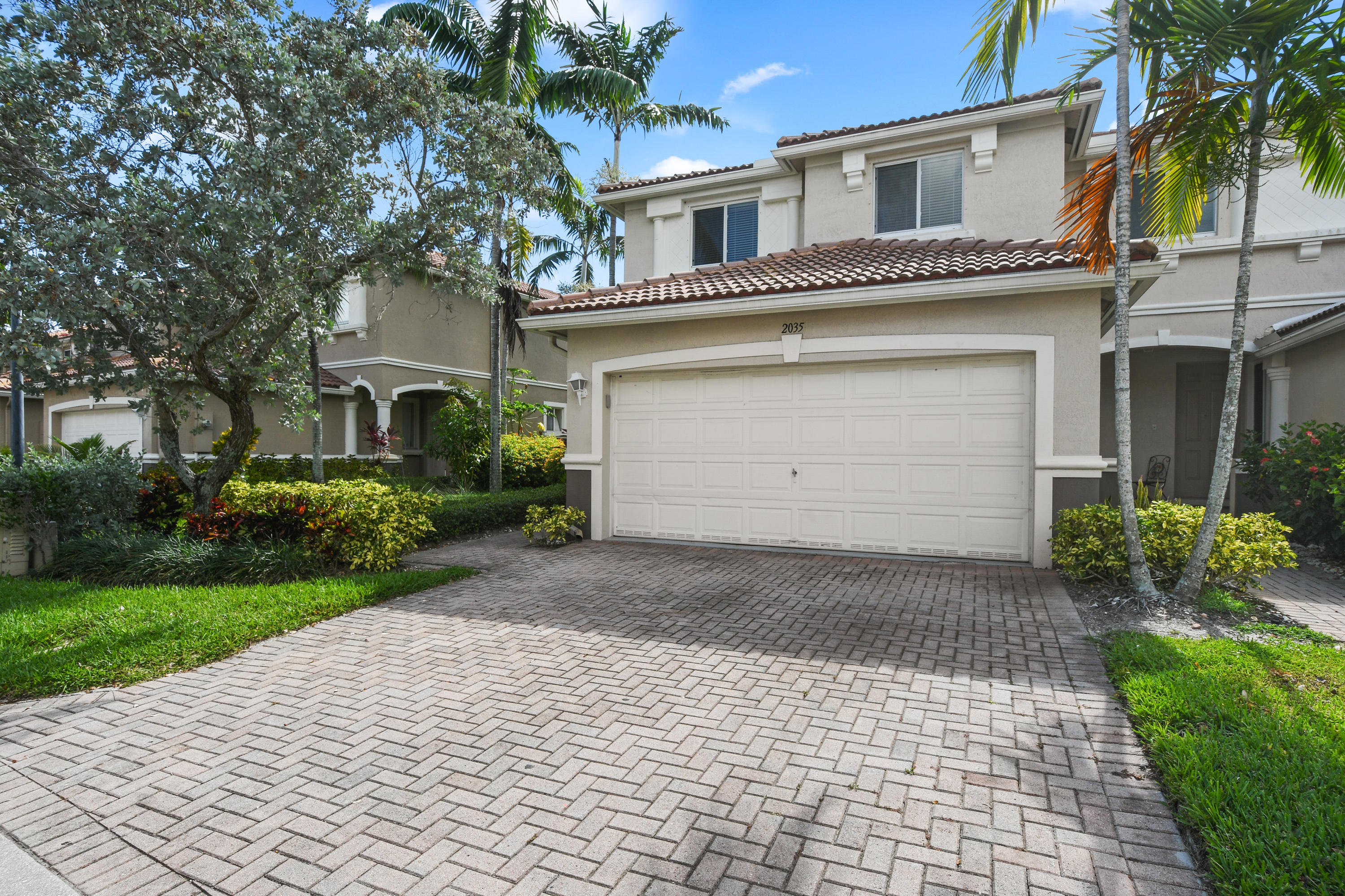 2035 Oakhurst Way Riviera Beach, FL 33404 - Photo 2 of 25 DSC_5738