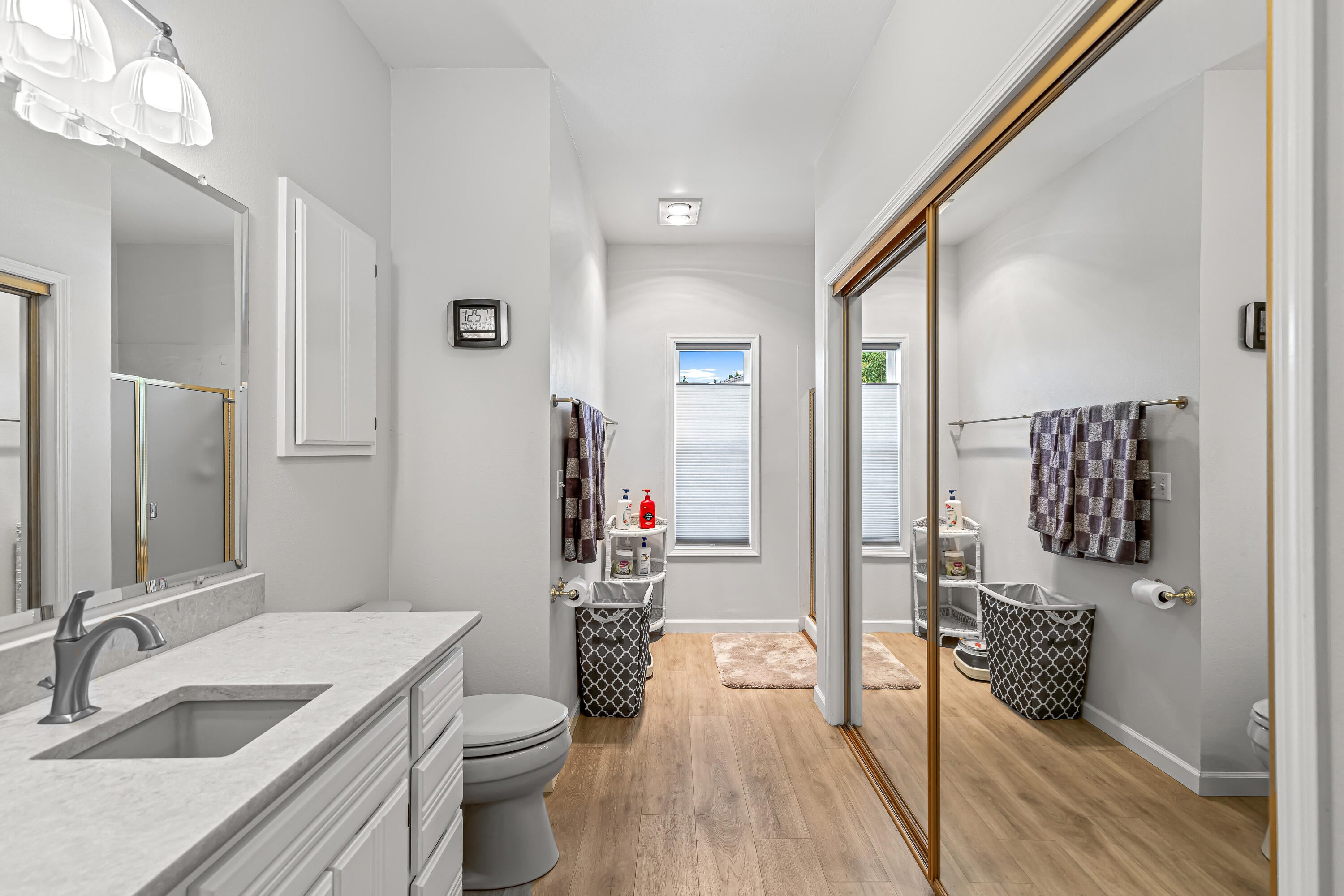 3821 Hilsinger Road Phoenix, OR 97535 - Photo 17 of 47 Primary Bathroom