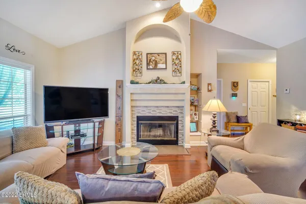 $2,300 | 56 Le Moyne Drive, Beaufort, SC 29907