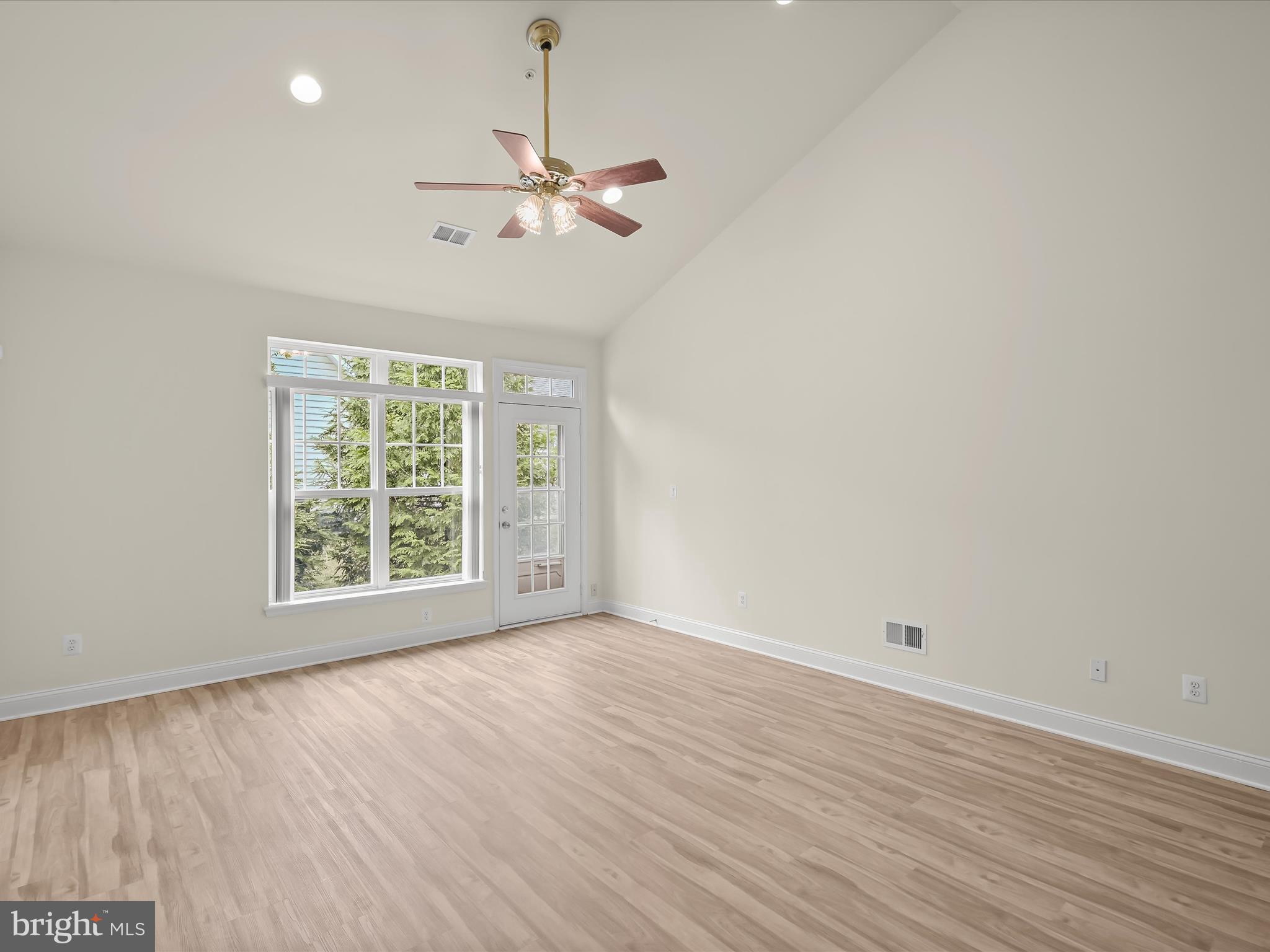 7217 Ivy Bank Road Laurel, MD 20707 - Photo 18 of 49 Access to Patio