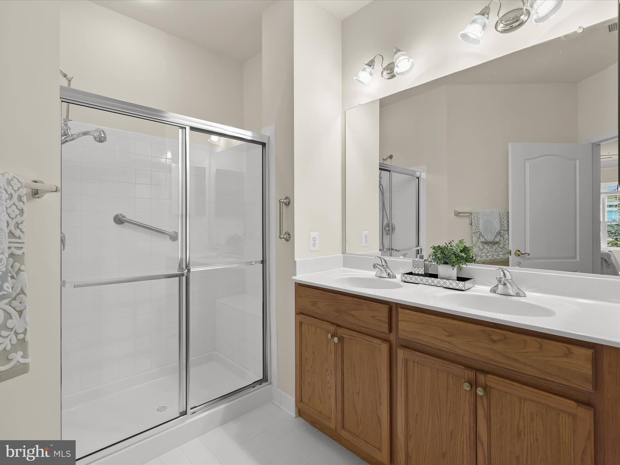7217 Ivy Bank Road Laurel, MD 20707 - Photo 25 of 49 En-Suite Full Bath