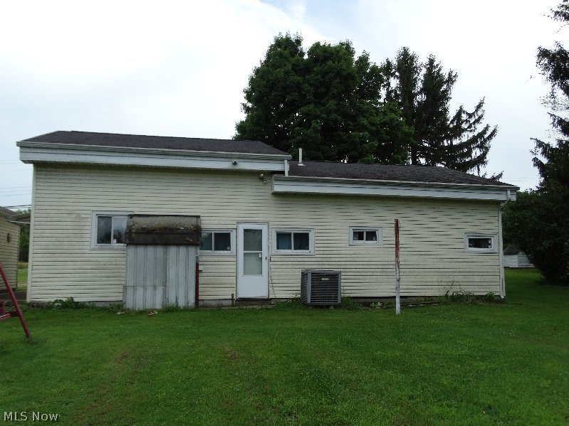 943 Plymouth Ridge Road Ashtabula, OH 44004 - Photo 3 of 15